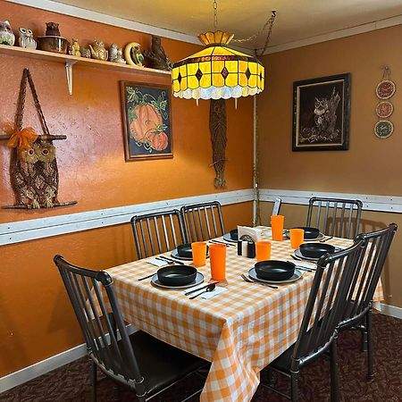 Ez 1 Mile To Fort Sill! Pumpkin Cottage Sleeps 9, Grills, Firepit, Laundry ロートン エクステリア 写真