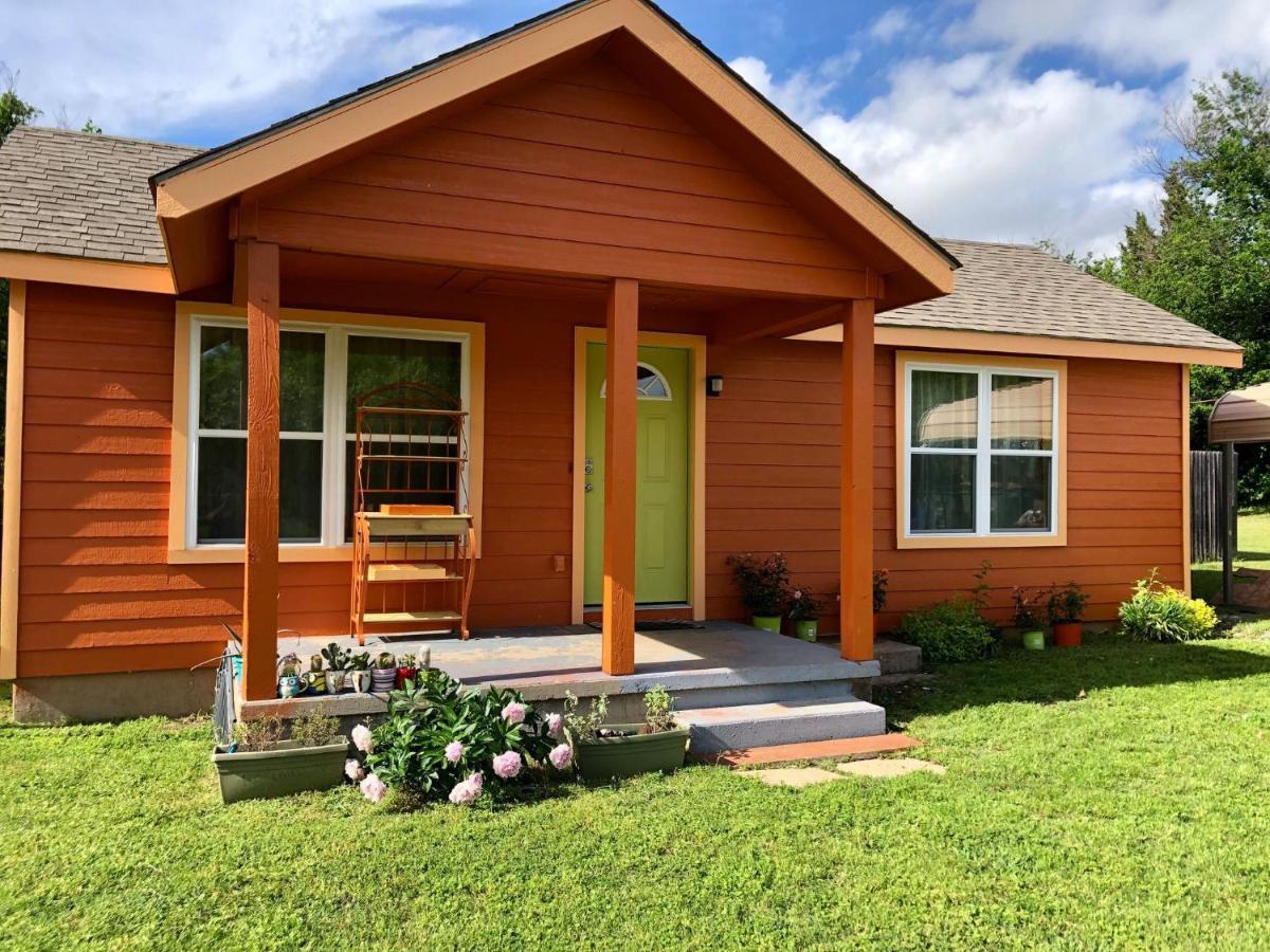 Ez 1 Mile To Fort Sill! Pumpkin Cottage Sleeps 9, Grills, Firepit, Laundry ロートン エクステリア 写真