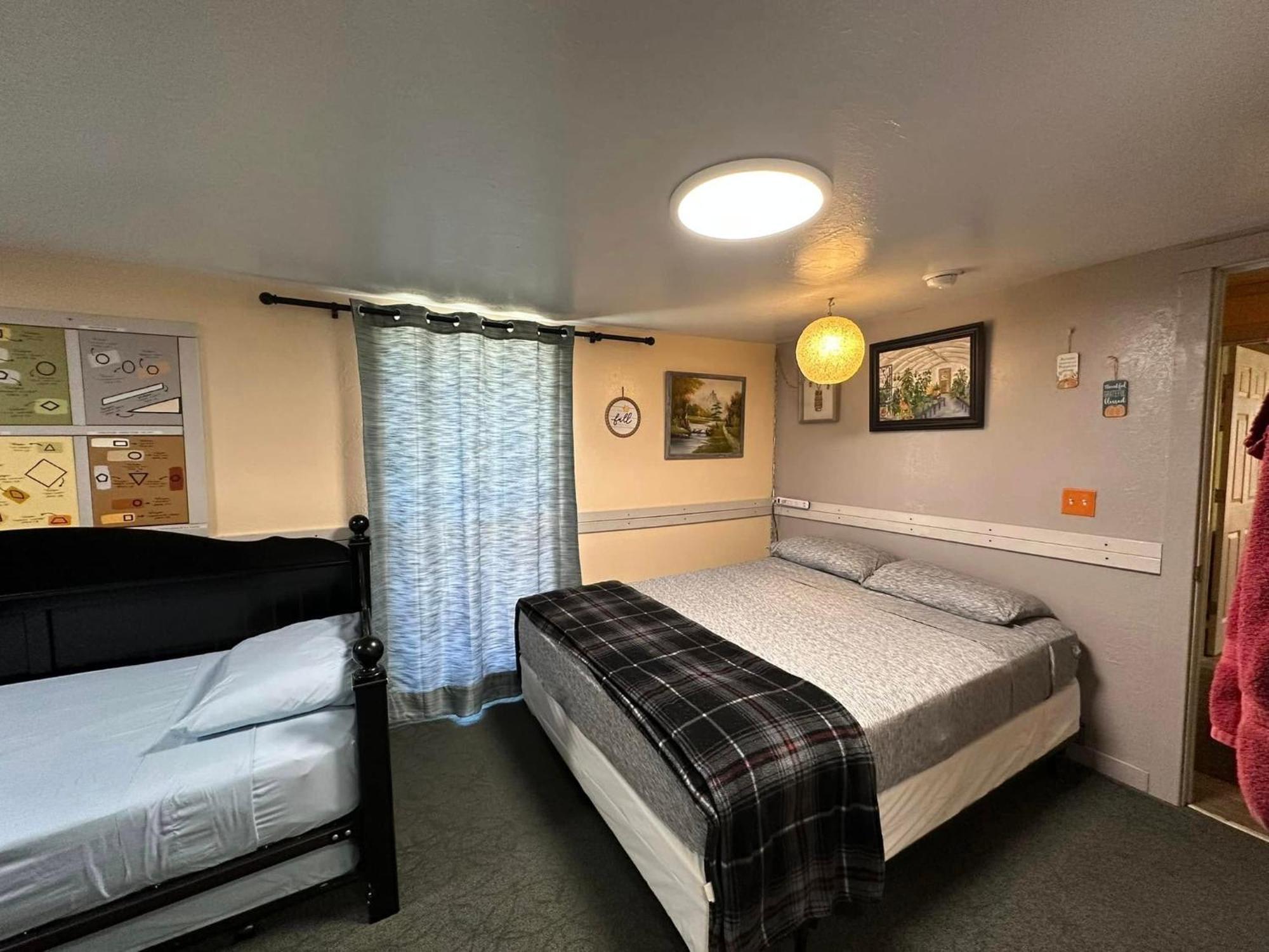 Ez 1 Mile To Fort Sill! Pumpkin Cottage Sleeps 9, Grills, Firepit, Laundry ロートン エクステリア 写真
