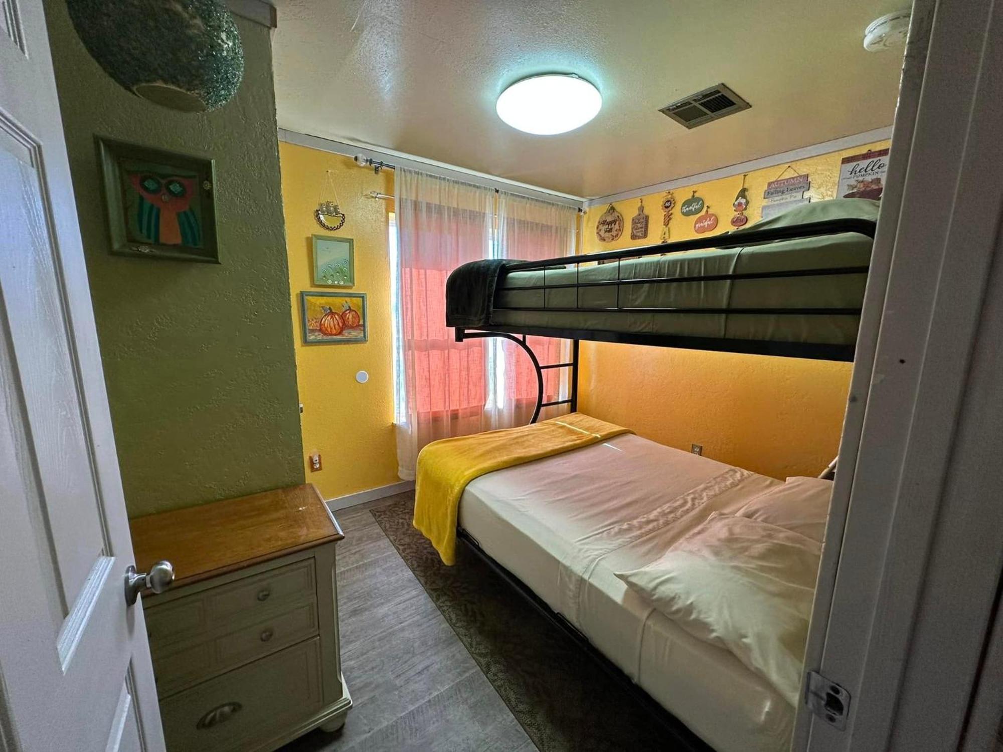 Ez 1 Mile To Fort Sill! Pumpkin Cottage Sleeps 9, Grills, Firepit, Laundry ロートン エクステリア 写真